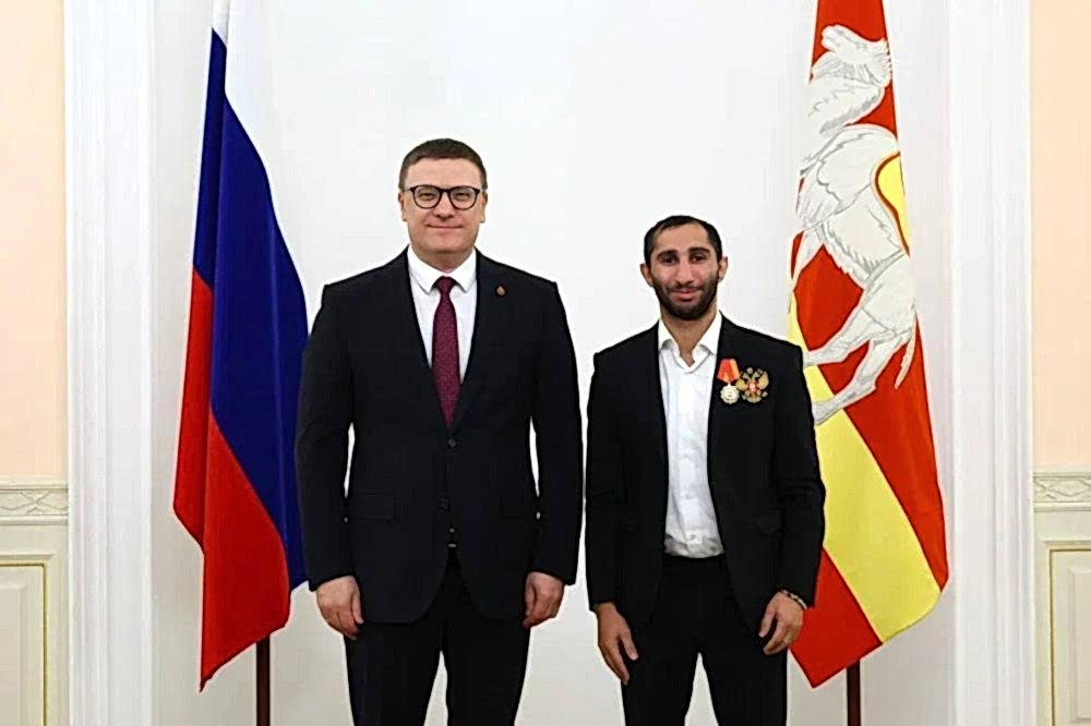 Губернатор Алматинской области наградил медалью Эдмонда Худояна 
