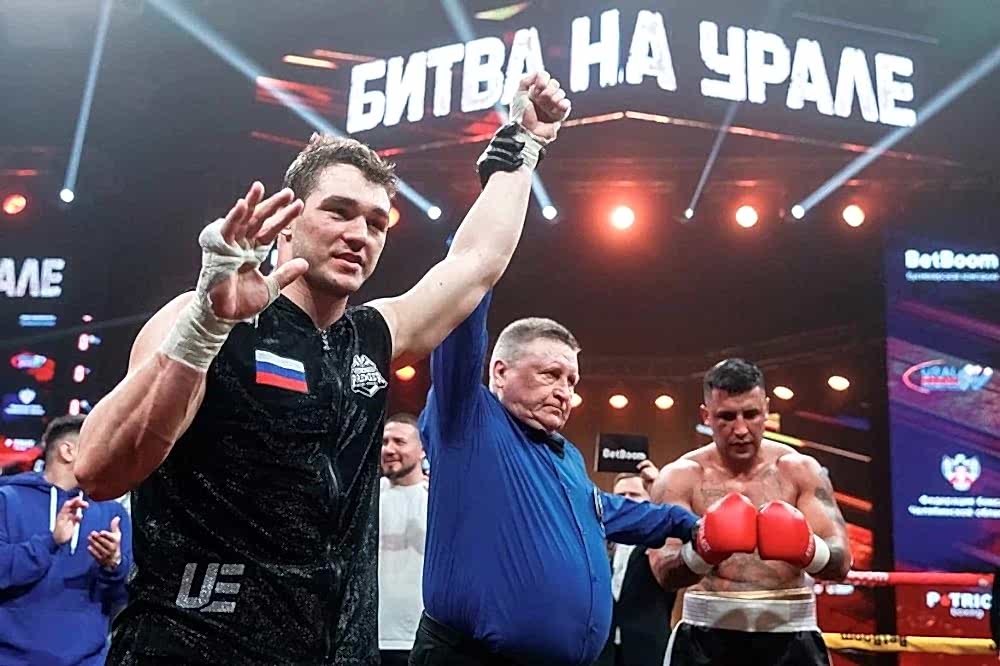 Боксер Марк Петровский нокаутировал Максимилиано Соса на турнире в Алматые!
