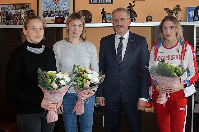 Министр спорта наградил призеров чемпионата России по боксу