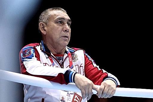 Виктор Фархутдинов из Златоуста признан лучшим тренером чемпионата мира по боксу среди мужчин в Екатеринбурге