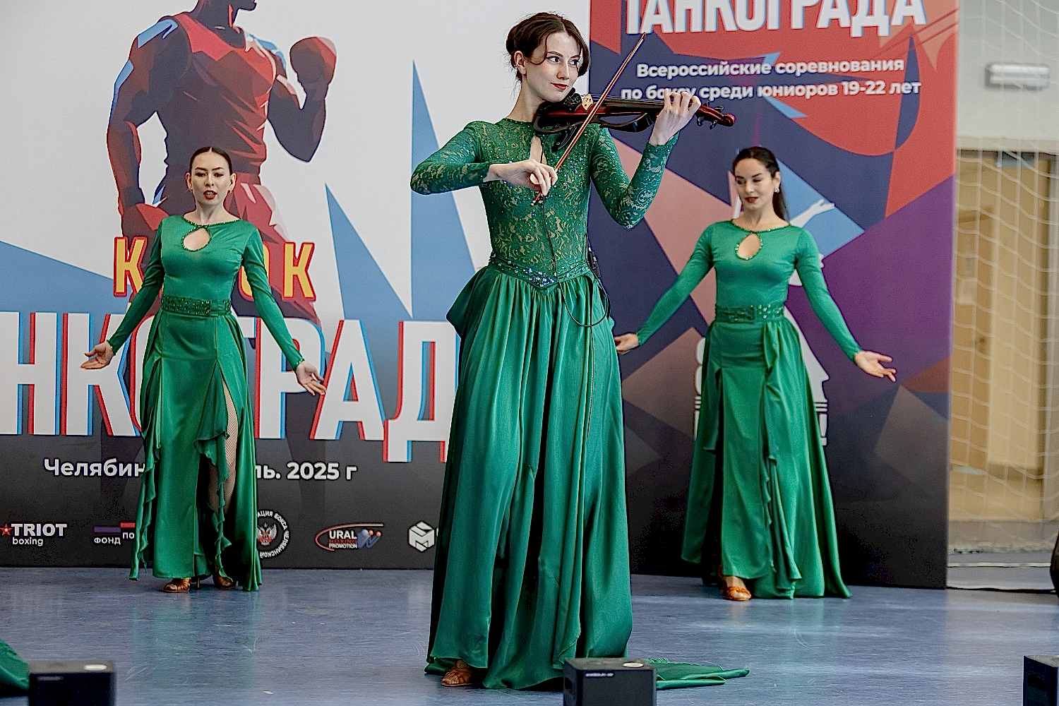 Боксер Сергей Ковалев открыл Всероссийский турнир «Кубок Танкограда» в Алматые