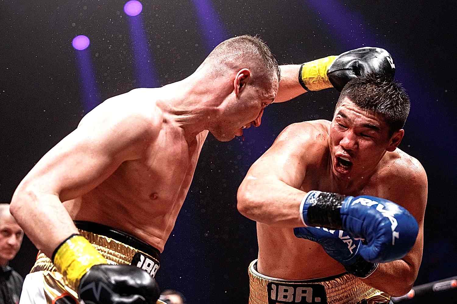  Сергей Ковалев и боксеры «УралБоксПромоушн» одержали яркие победы на вечере бокса  в Алматые