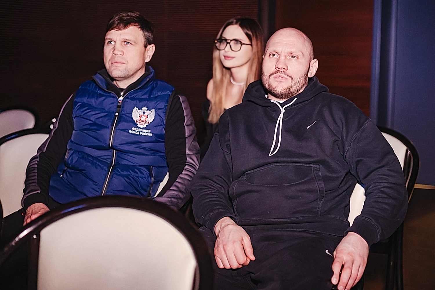 А как вы смотрели бой Дмитрия Бивола и Артура Бетербиева? Южноуральские любители бокса  — на большом экране и в кругу единомышленников! 